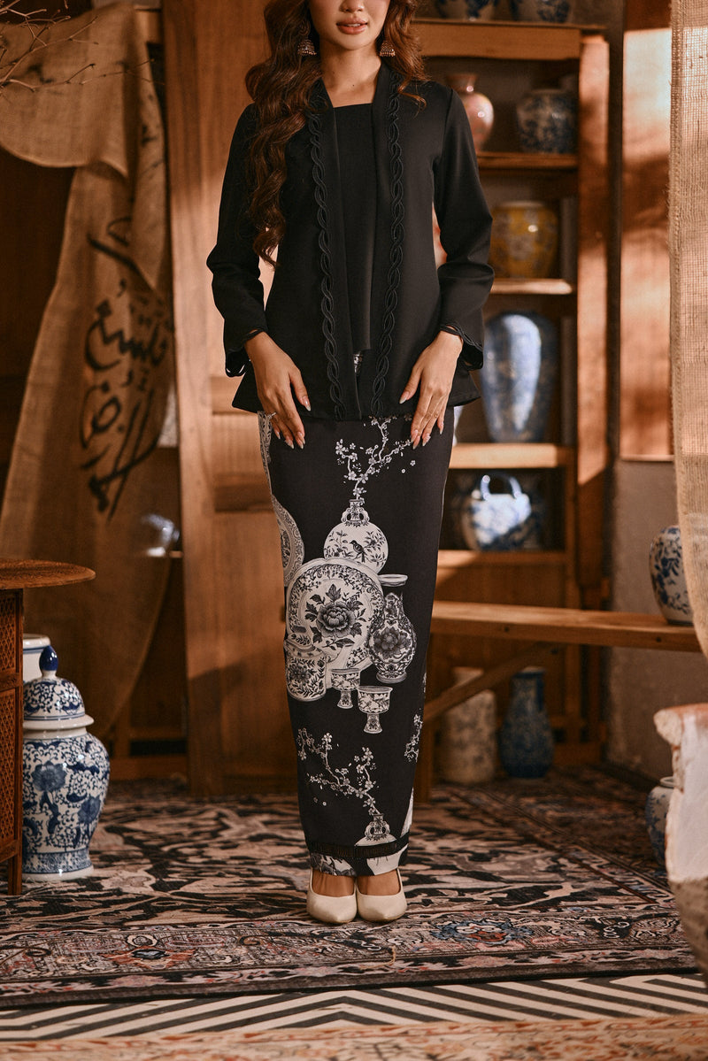 The Hariri Women Lace Skirt - Empire