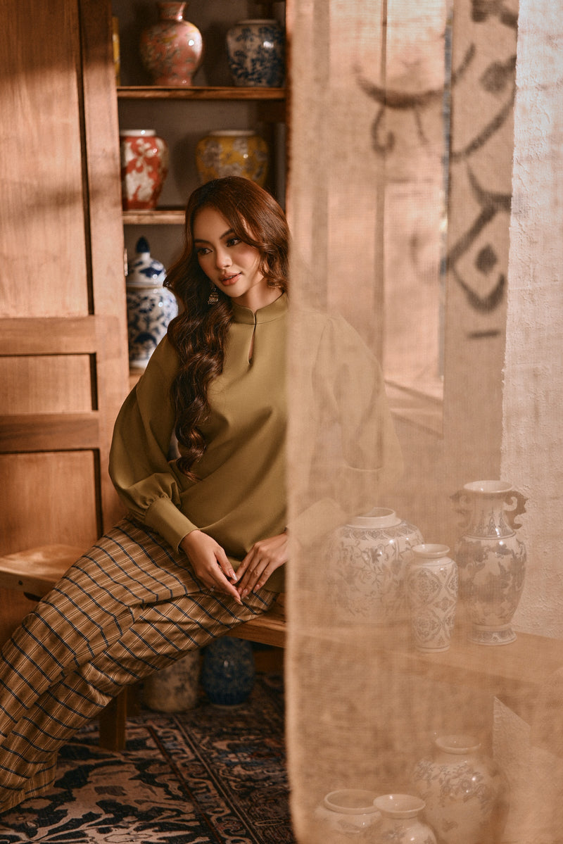 The Hariri Women Mandarin Collar Blouse - Butter Olive