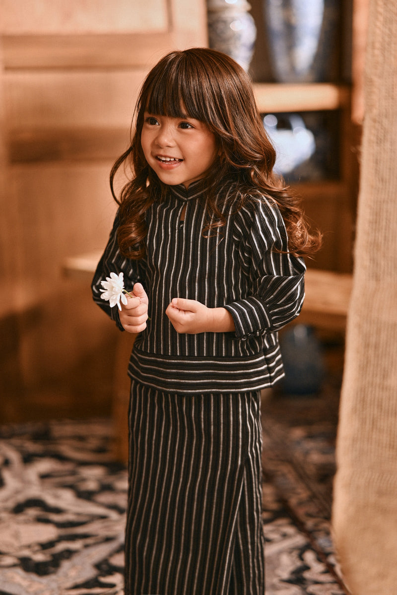 The Hariri Mandarin Collar Blouse - Shadowstripe