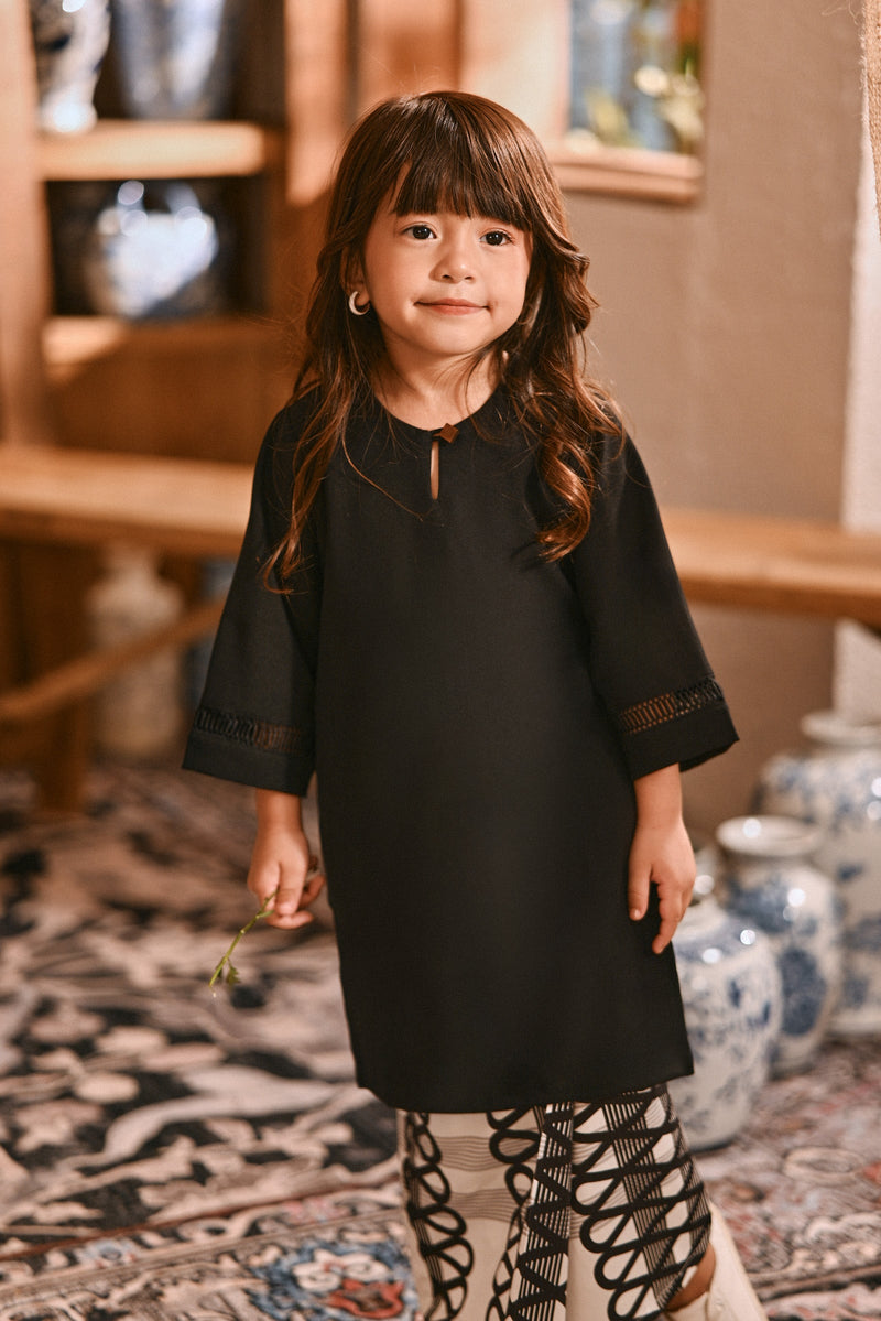 The Hariri Pesak Kurung Top - Black