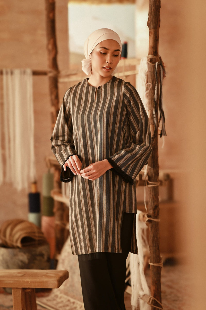 The Asal Kita Women Pesak Kurung Top - Molten Richline