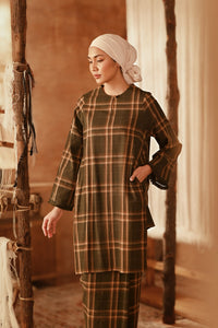 The Asal Kita Women Pesak Kurung Top - Picnic Army