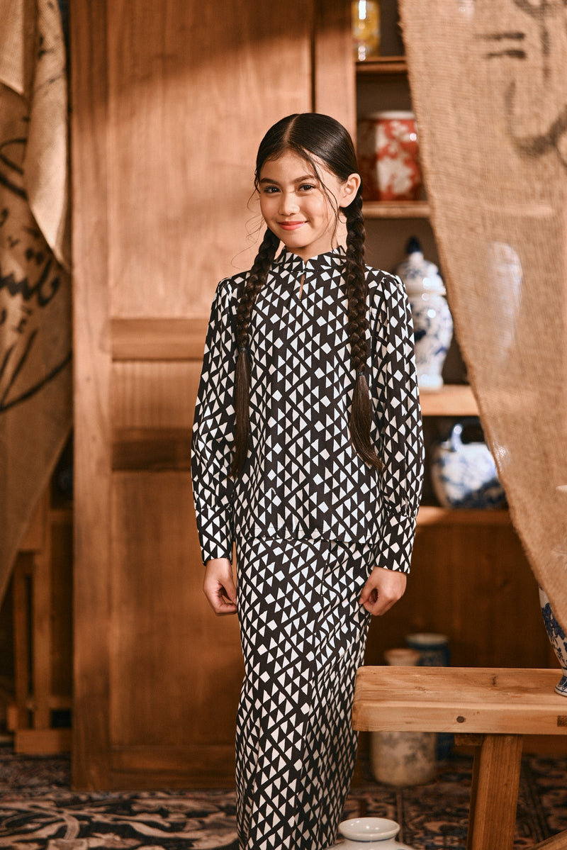 The Hariri Mandarin Collar Blouse - Mena