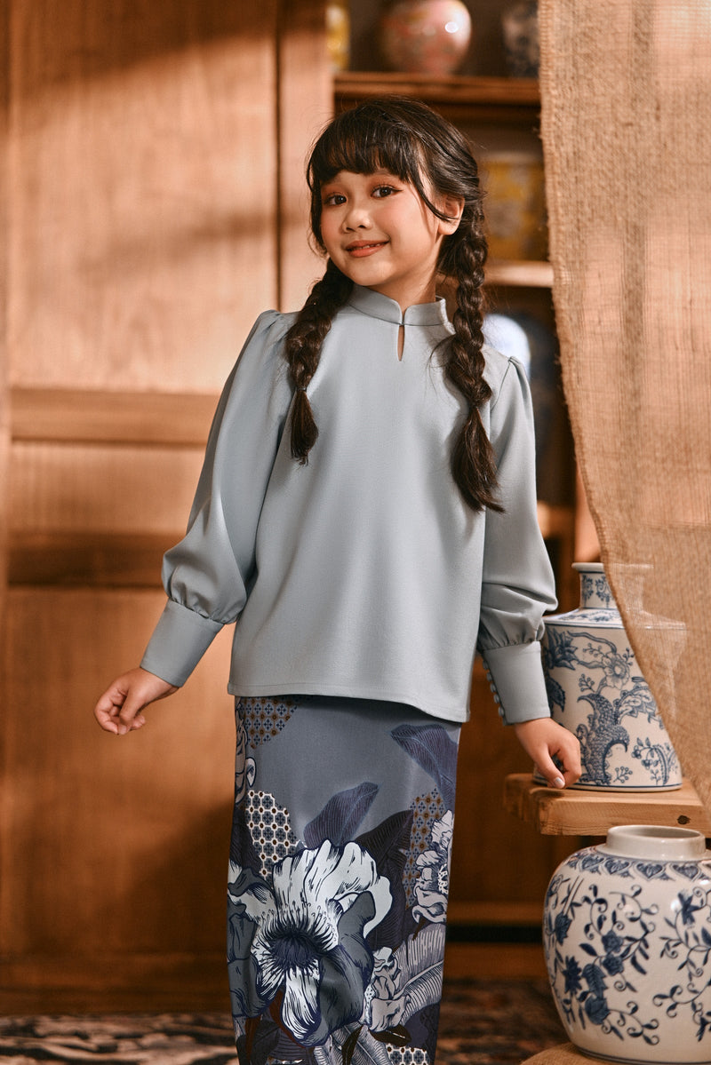 The Hariri Mandarin Collar Blouse - Silver Blue