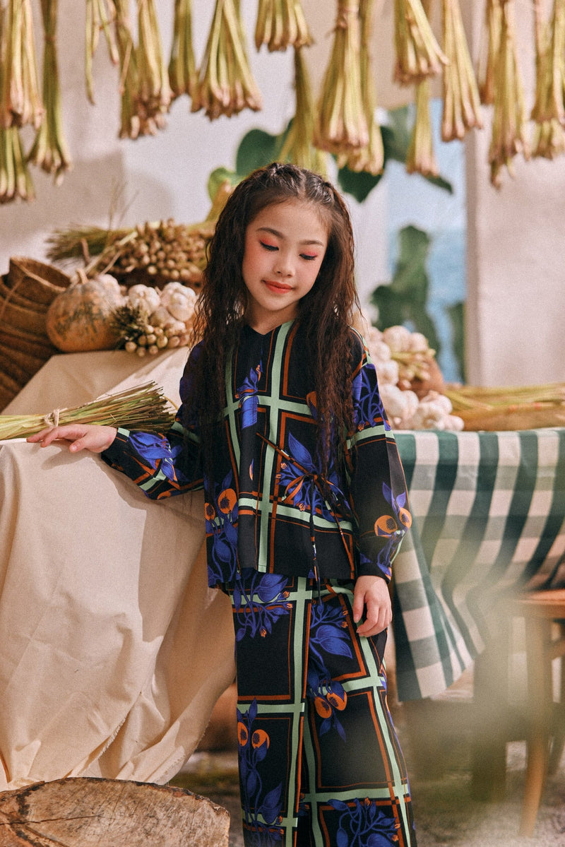 The Courtyard Side Tie Blouse - Whisper