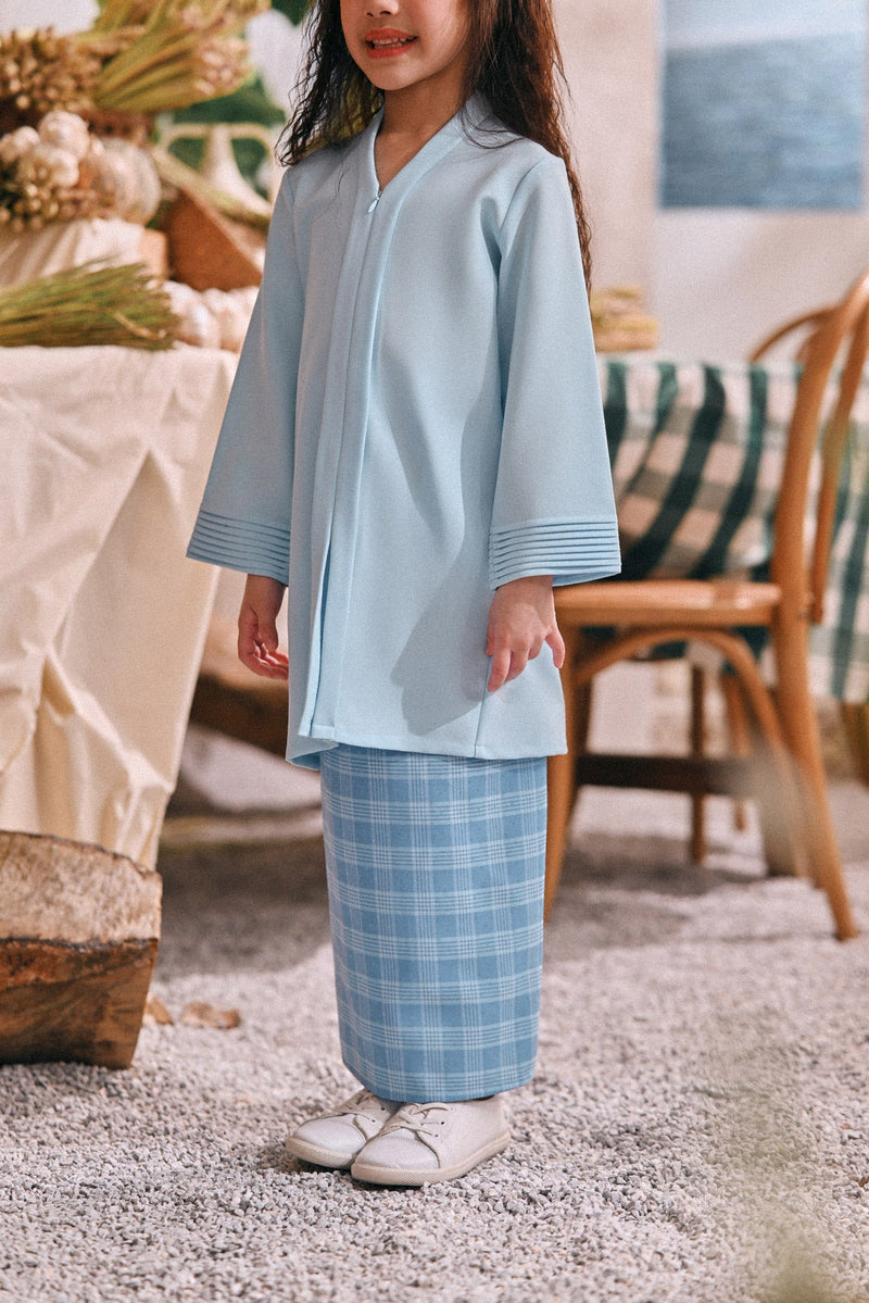 The Courtyard Back Pleated Skirt - Skylark