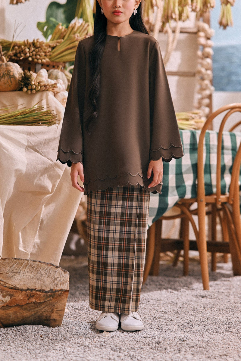 The Courtyard Folded Skirt - Sand Plaid
