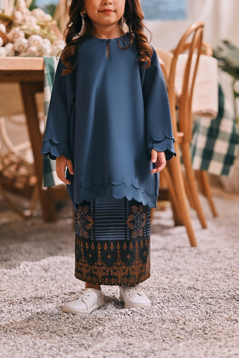 The Courtyard Jacquard Skirt - Navy Regal