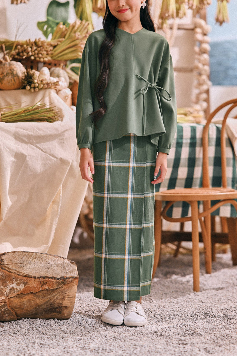 The Courtyard Folded Skirt - Hunter Square