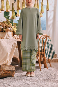 The Courtyard Women Broderie Flounce Skirt - Clover Grid