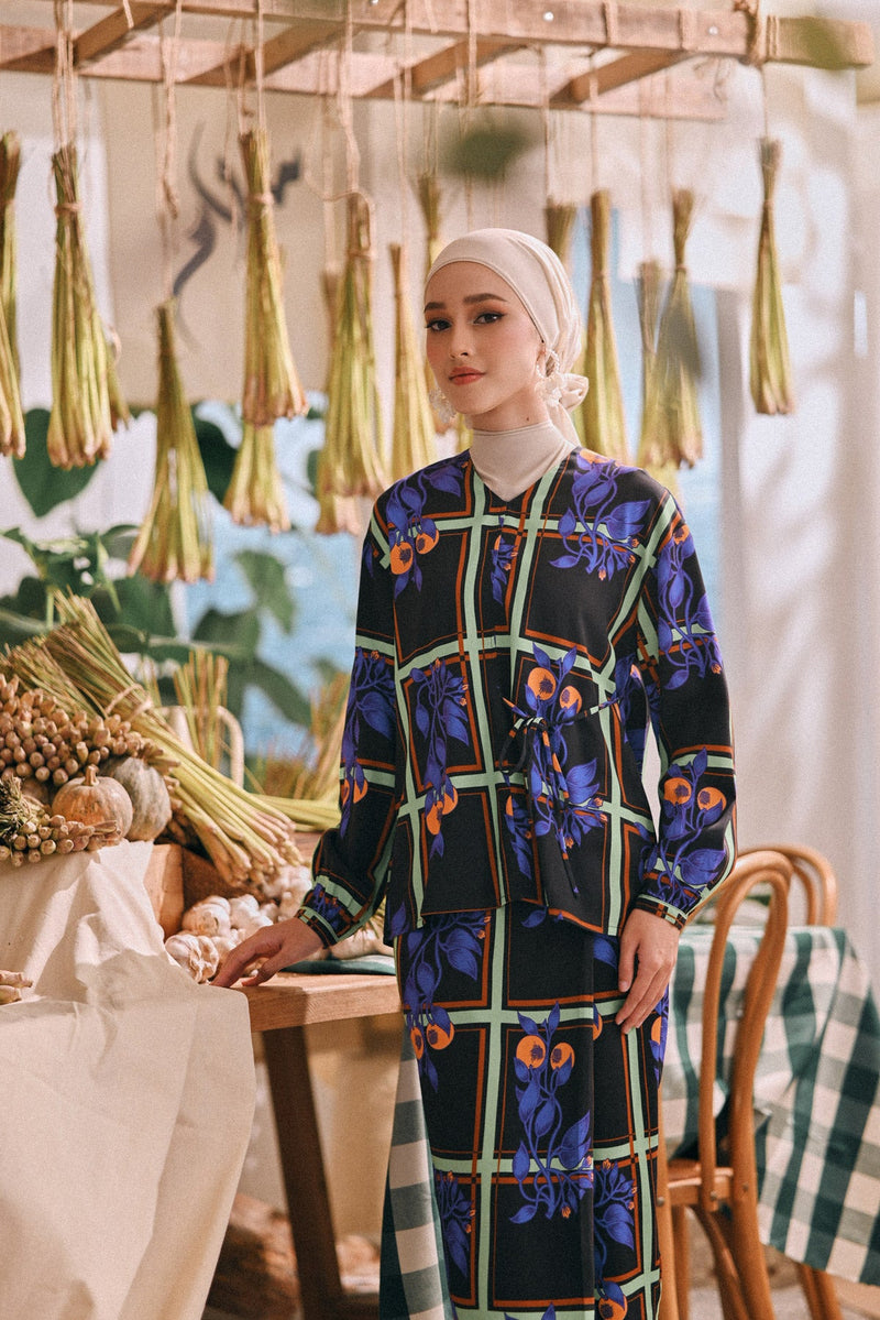 The Courtyard Women Side Tie Blouse - Whisper