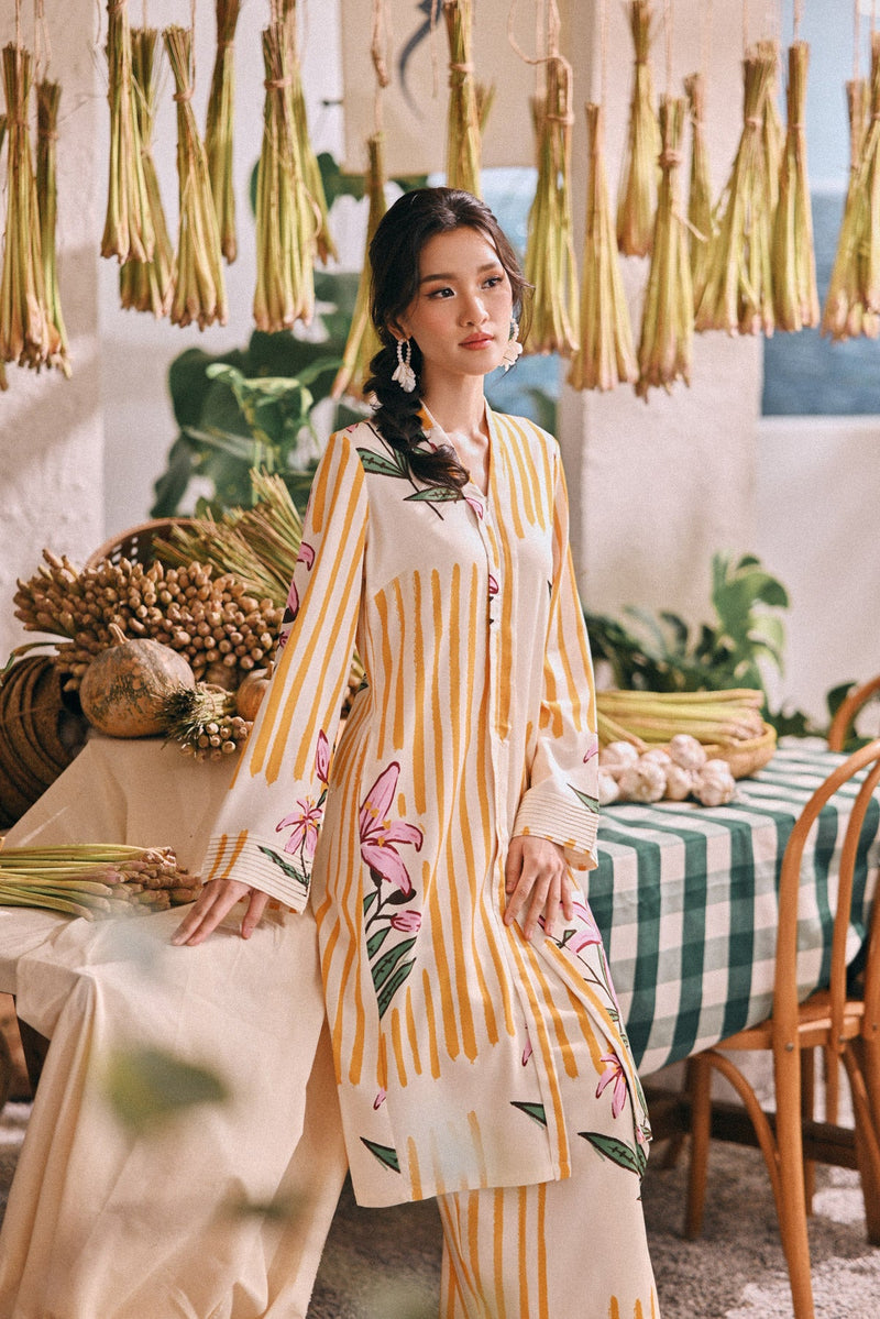 The Courtyard Women Kebarung Top - Bright