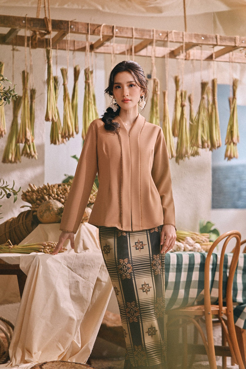 The Courtyard Women Kebaya Top - Milky Brown