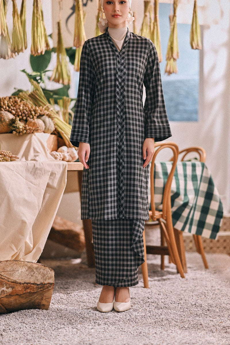 The Courtyard Women Broderie Flounce Skirt - Chess Plaid