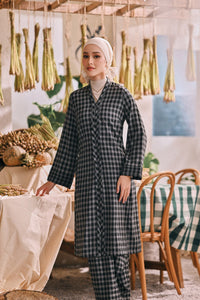 The Courtyard Women Kebarung Top - Chess Plaid