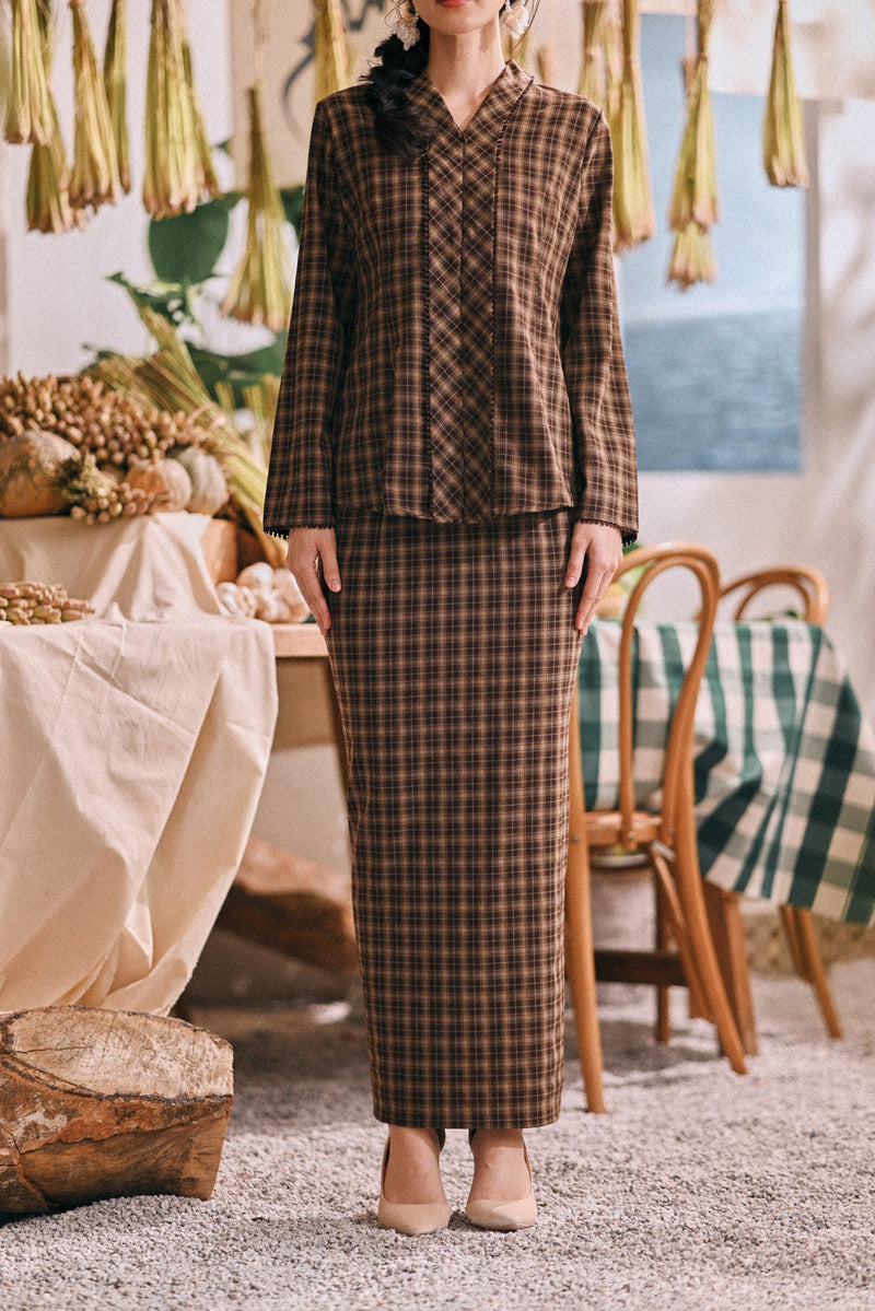 The Courtyard Women Back Pleated Skirt - Truffle Check