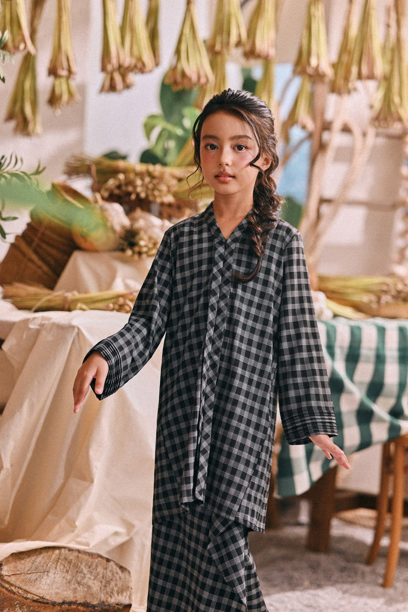 The Courtyard Kebarung Top - Chess Plaid