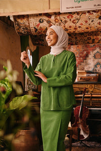 The Akar Kita Women Kedah Blouse Top - Greenflux