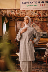 The Akar Kita Women Kurung Riau Top - Nature Linen