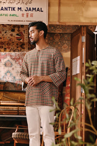 The Akar Kita Men 3/4 Sleeve Kurta - Verdant Grid