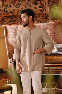 The Akar Kita Men 3/4 Sleeve Kurta - Champagne Dash