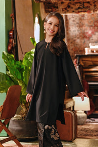 The Akar Kita Kurung Riau Top - Black