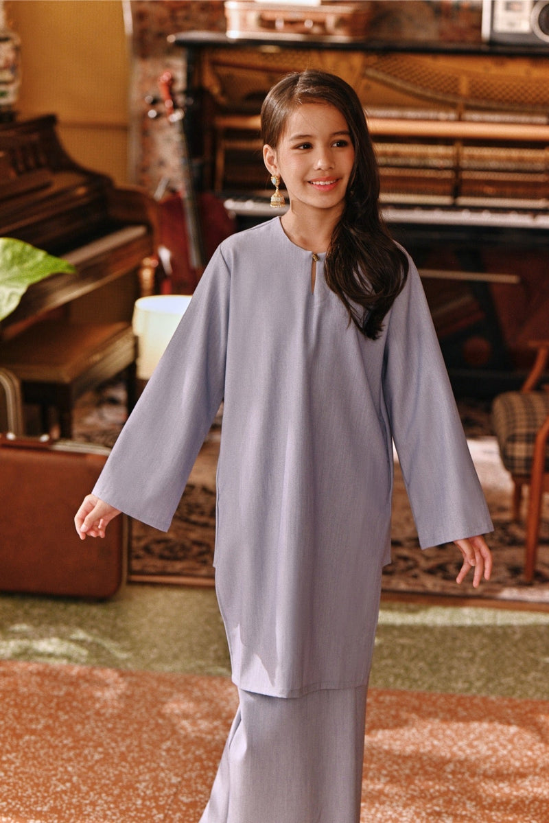 The Akar Kita Kurung Riau Top - Denim Blue