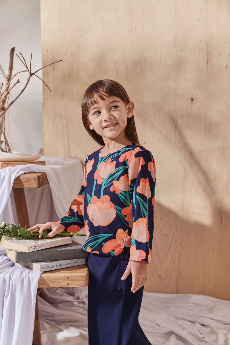 Corak Blouse matching Folded Skirt