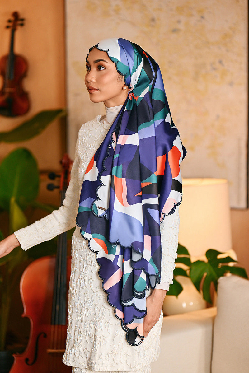 The Glow Women Broderie Shawl - Greatest