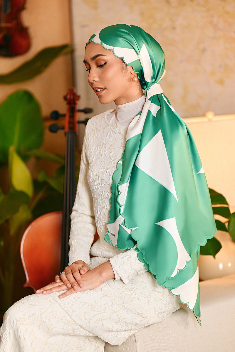 The Glow Women Broderie Shawl - Green Geo