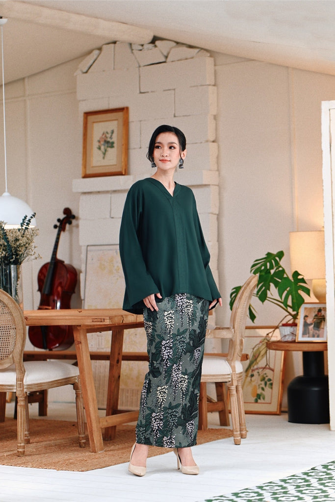 The Jumpa Women Kurung Kedah Top - Emerald Green