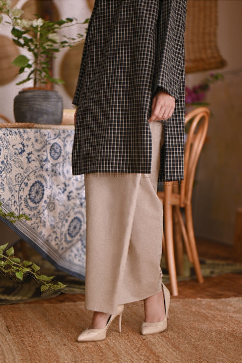 The Hening Women Folded Skirt - Light Champagne