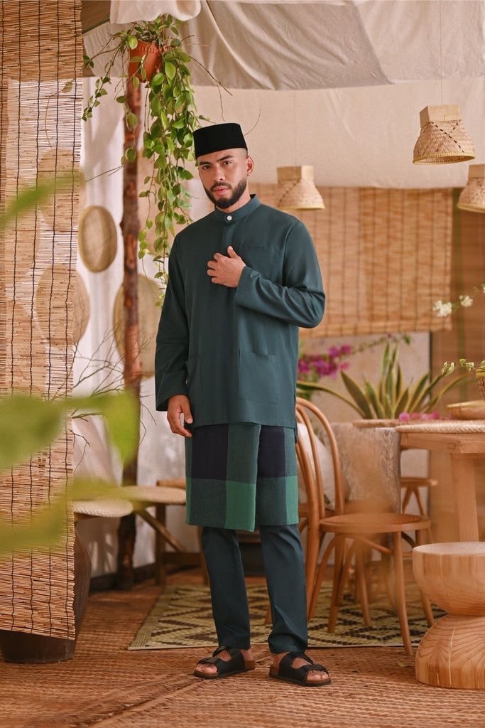 The Hening Men Baju Melayu Top Emerald Green –1