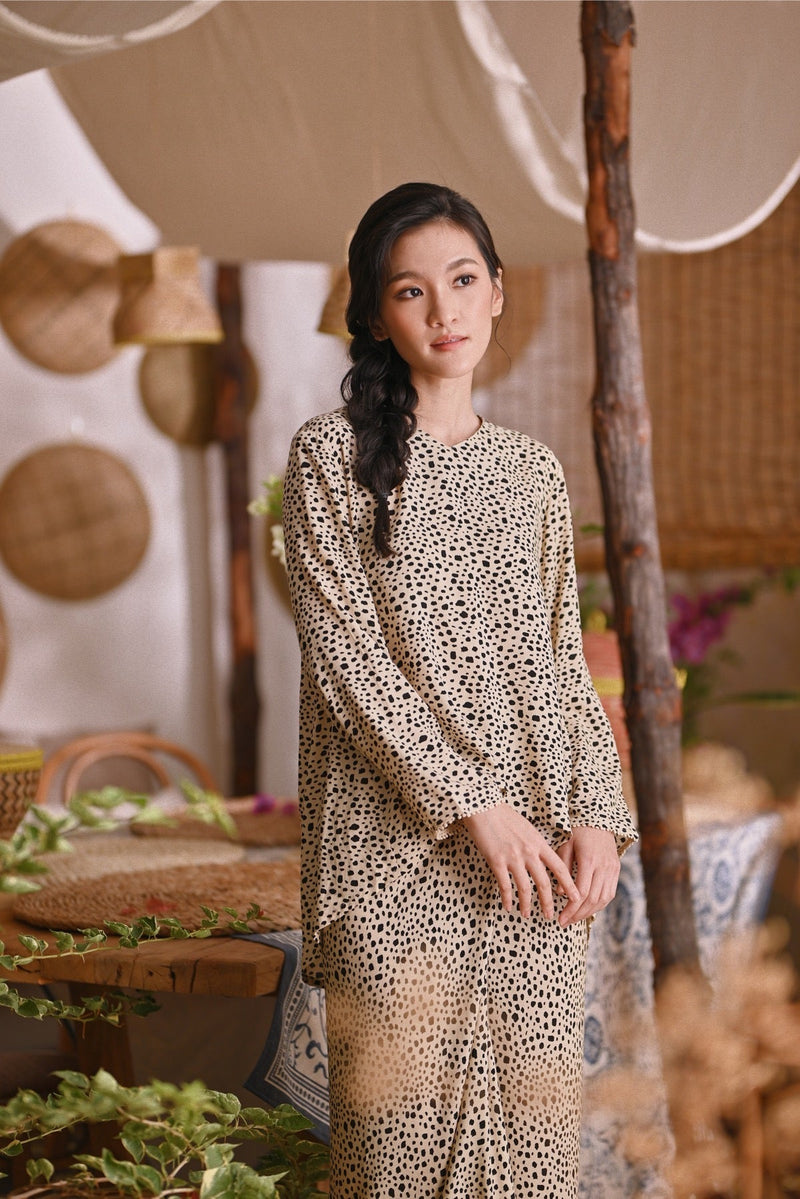 The Hening Women Flare Blouse - Champagne Safari