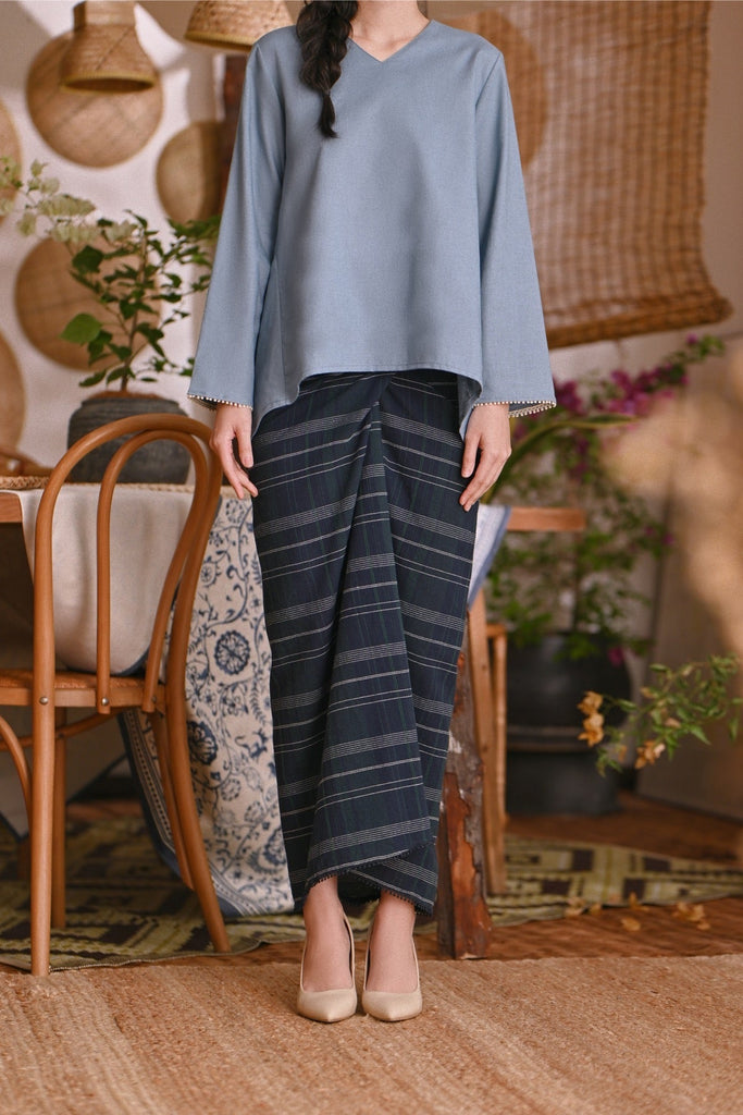 The Hening Women Wrap Skirt Navy Tartan –