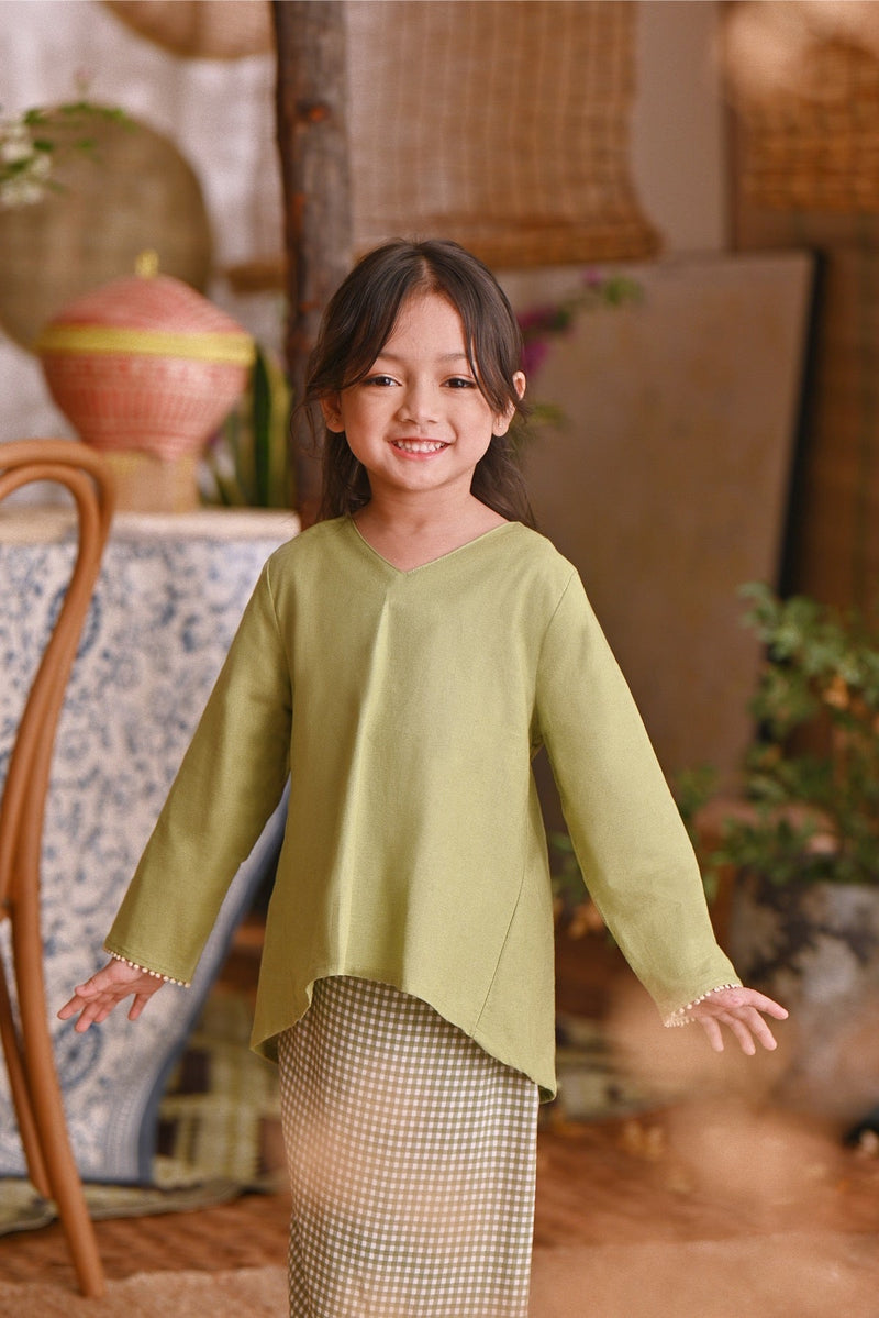 The Hening Flare Blouse - Lawn Green