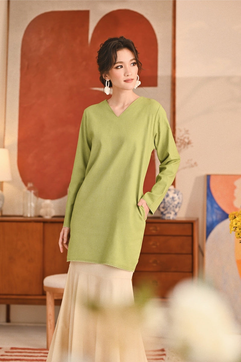 The Titi Women Modern Kurung Top - Lawn Green