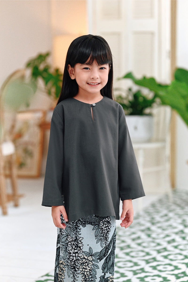The Jumpa Pesak Kurung Top - Steel Grey