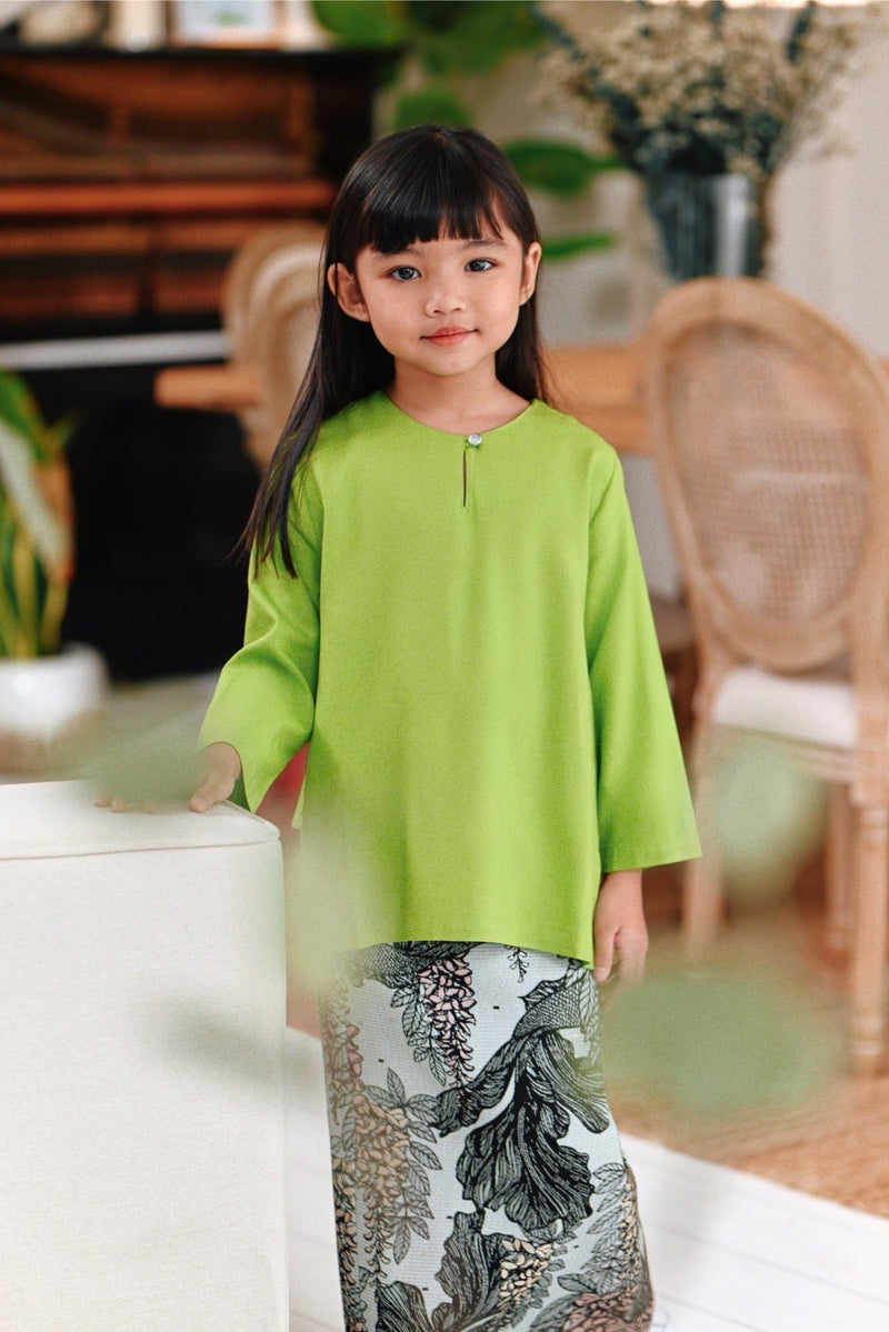 The Jumpa Pesak Kurung Top - Lime Green