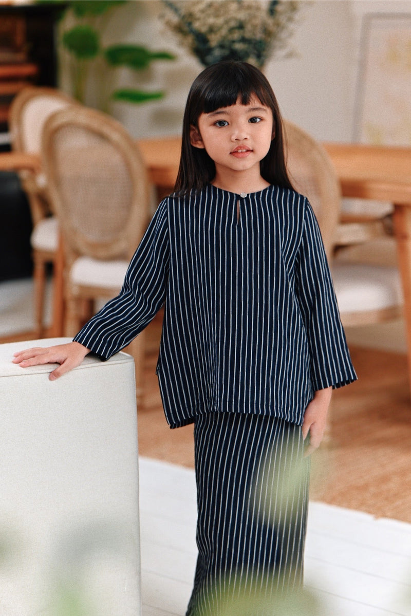 The Jumpa Pesak Kurung Top - Deep Stripe