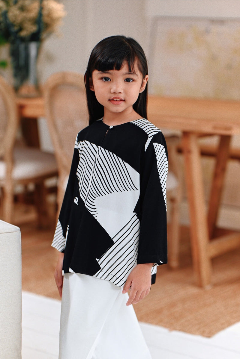 The Jumpa Pesak Kurung Top - Zaharah