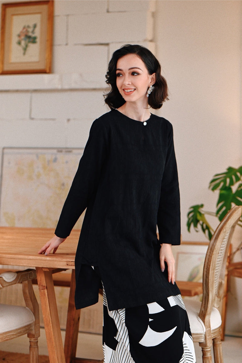 The Jumpa Women Pesak Kurung Top - Black Jacquard