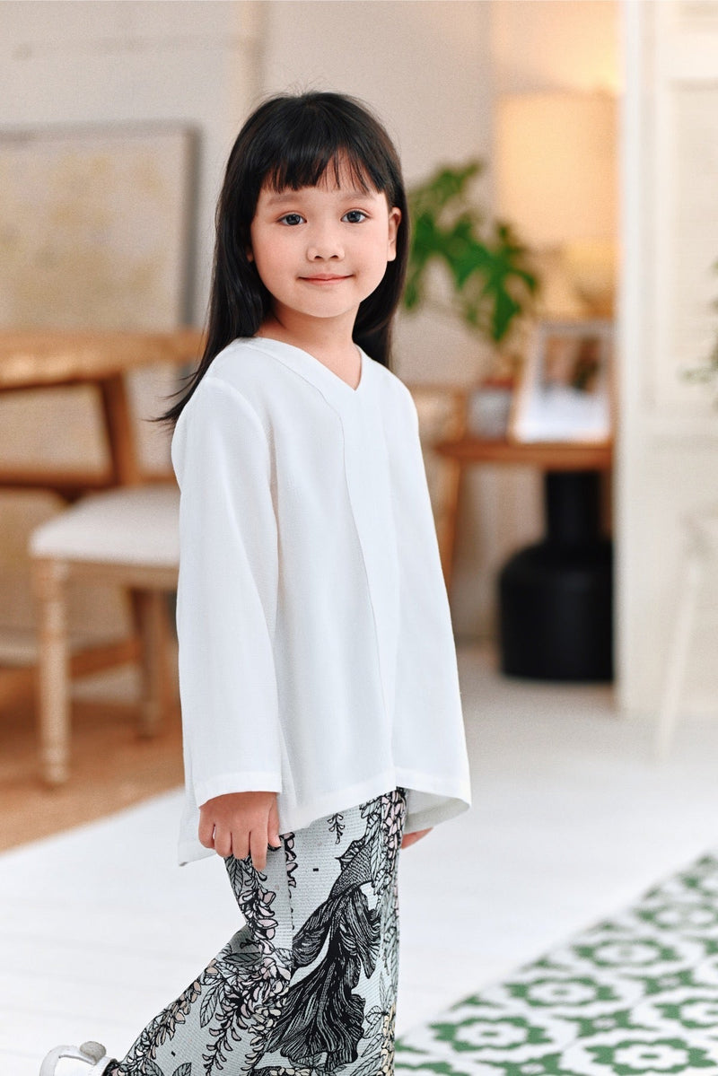 The Jumpa Kurung Kedah Top - White Jacquard