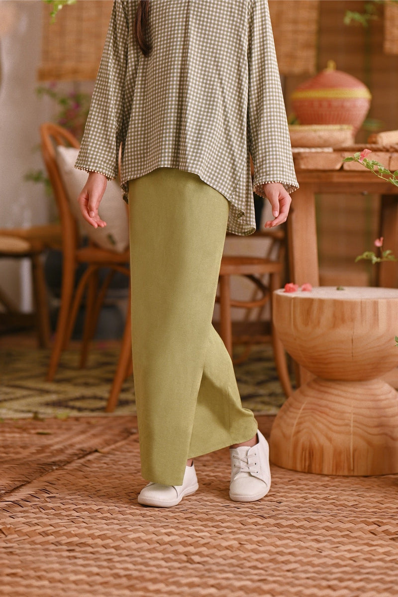 The Hening Folded Skirt - Lawn Green