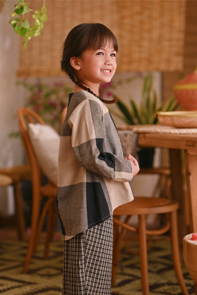 The Hening Flare Blouse - Black Square