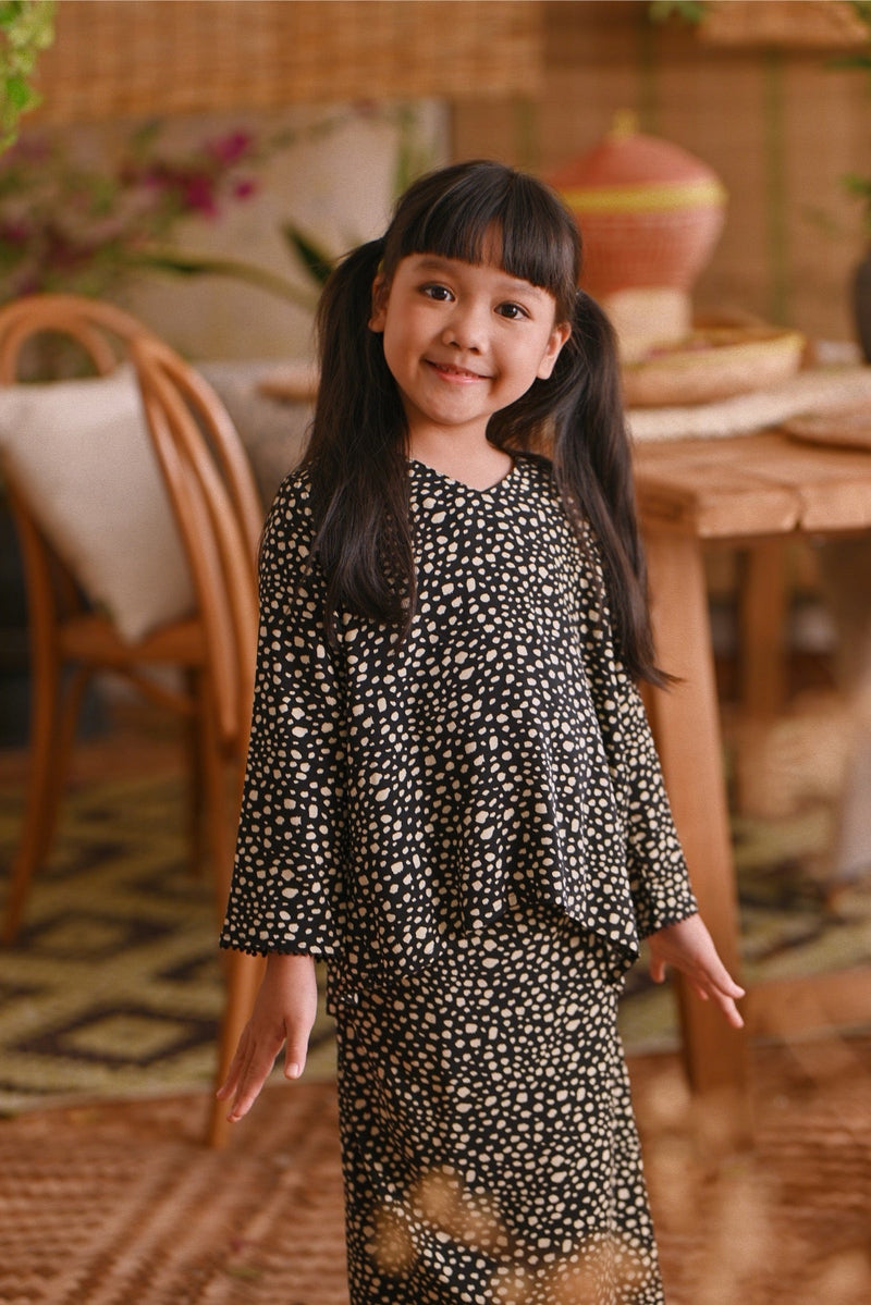 The Hening Flare Blouse - Black Safari