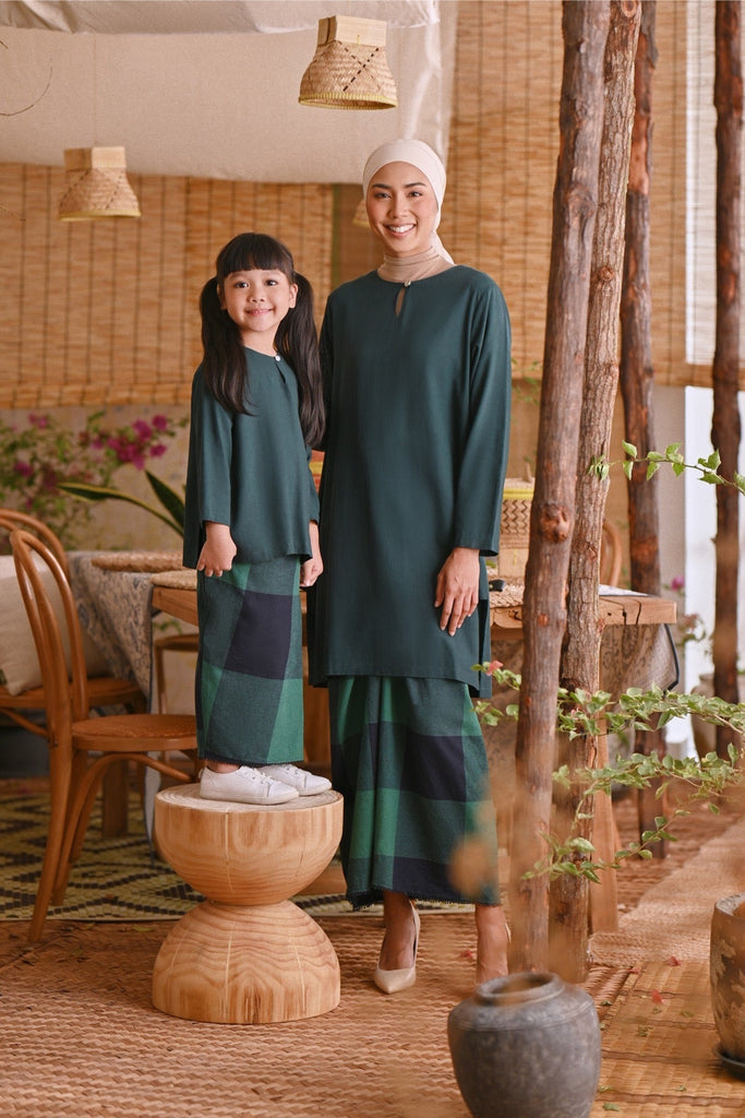 The Hening Pesak Kurung Top - Emerald Green