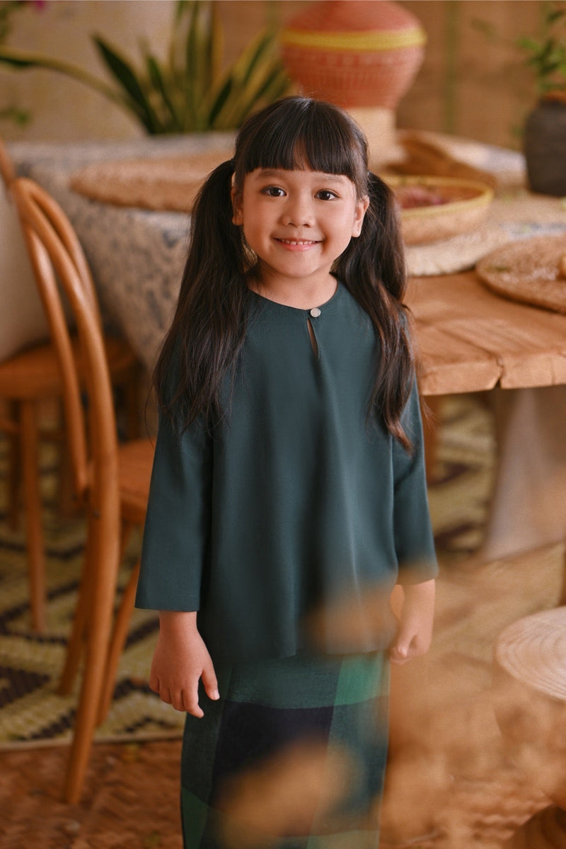 The Hening Pesak Kurung Top - Emerald Green
