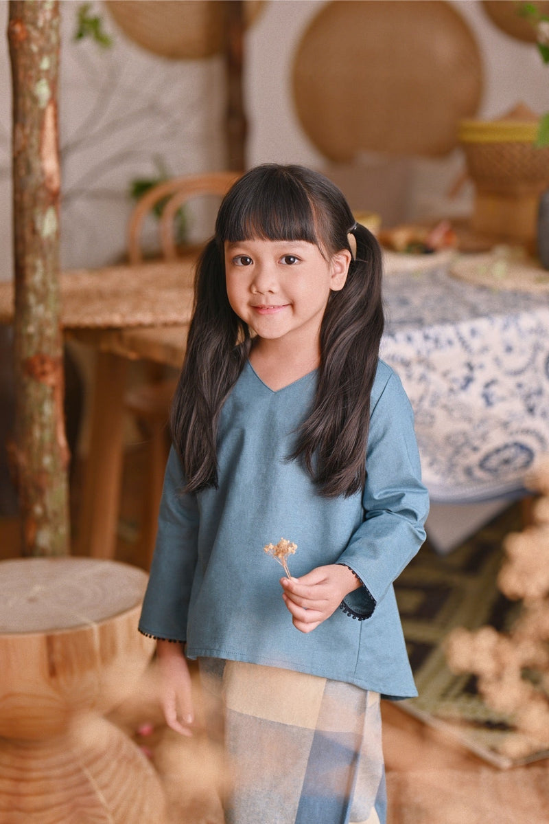 The Hening Flare Blouse - Arctic Blue