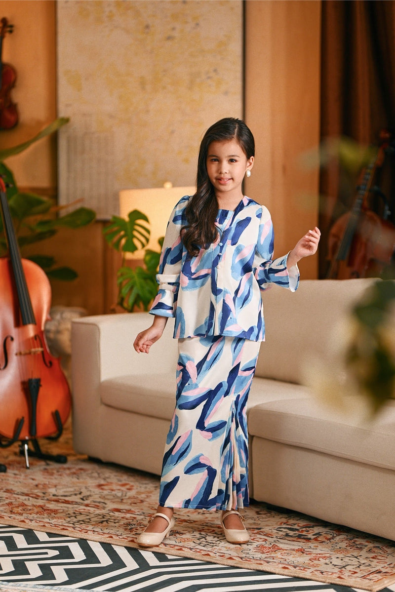 The Glow Chic Kebaya Set - Dreamers